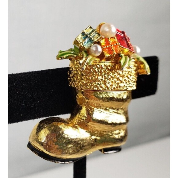 Vintage 1960's Signed ART Gold Tone Santa Boot Enamel Presents Mistletoe Brooch - Picture 4 of 12